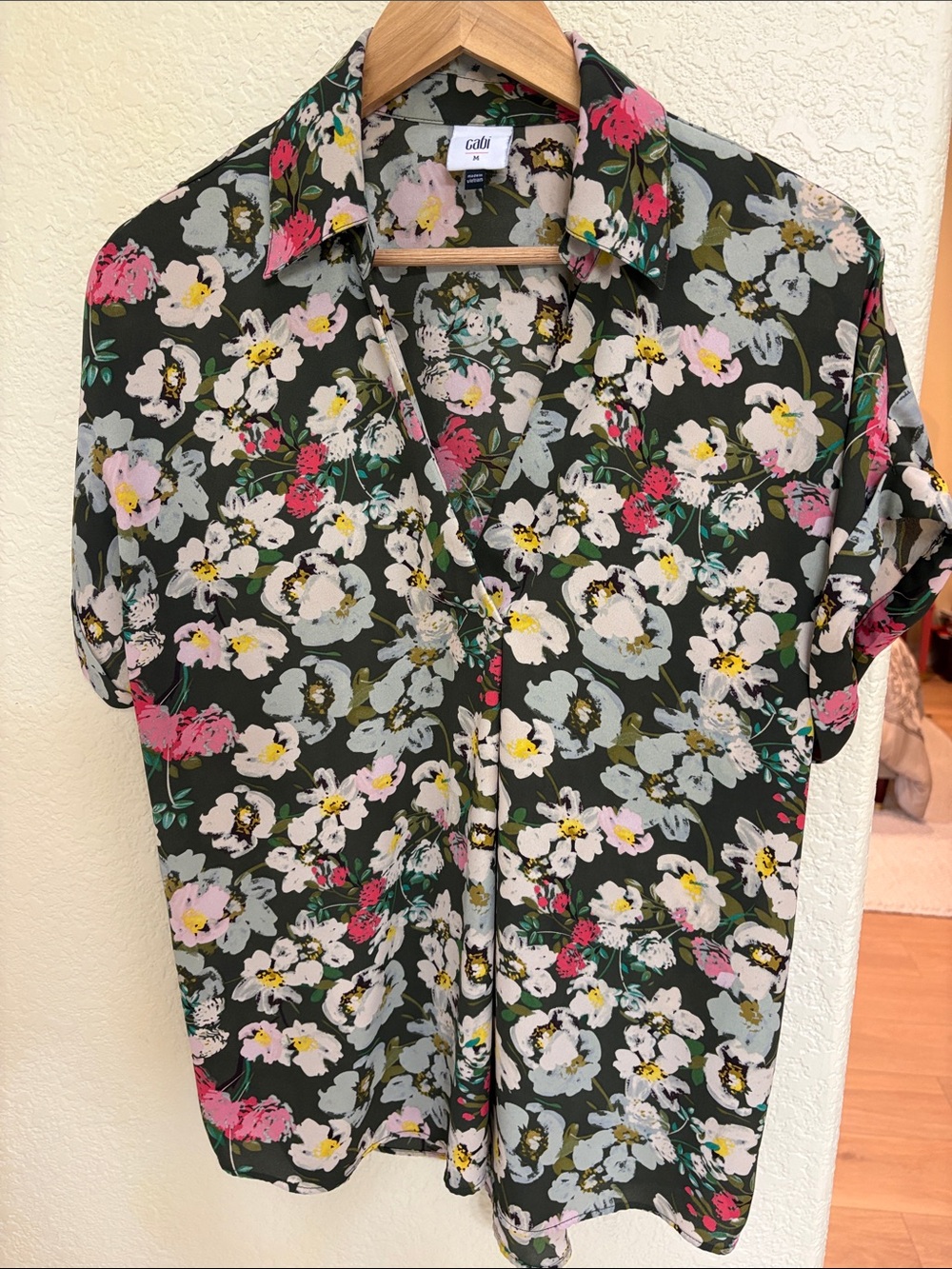 CAbi Dark Green Floral Short-Sleeve Button-Up Shirt